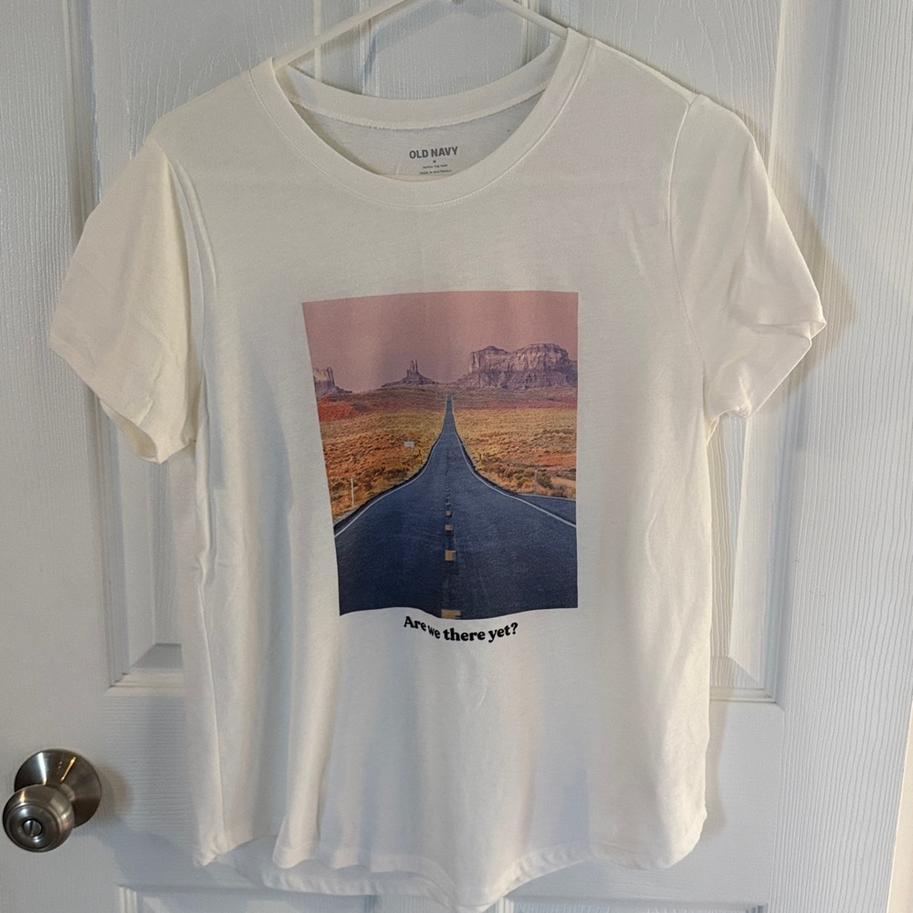 Old Navy Cream Scenic Graphic Tee